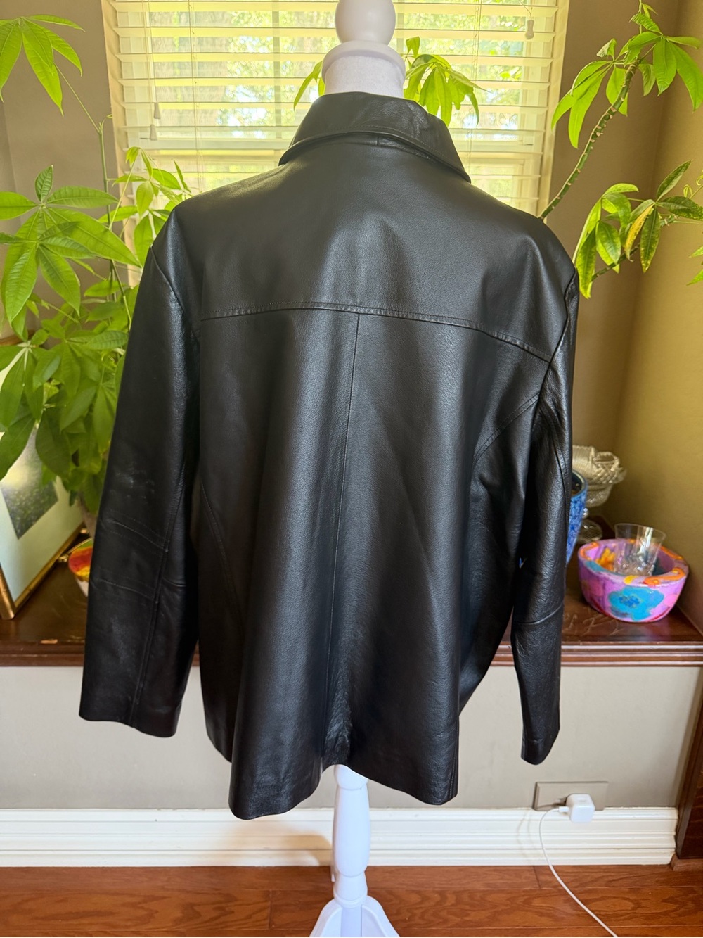 Tribeca Studio Women's Black Leather Zip-Front Jacket - Picture 3 of 8